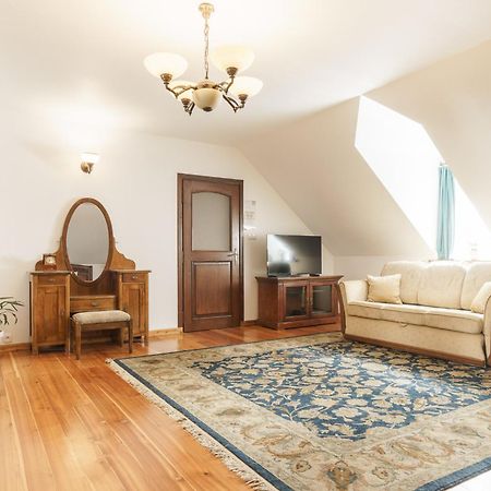 Apartamenty W Dworku Cheval Cracovia Exterior foto