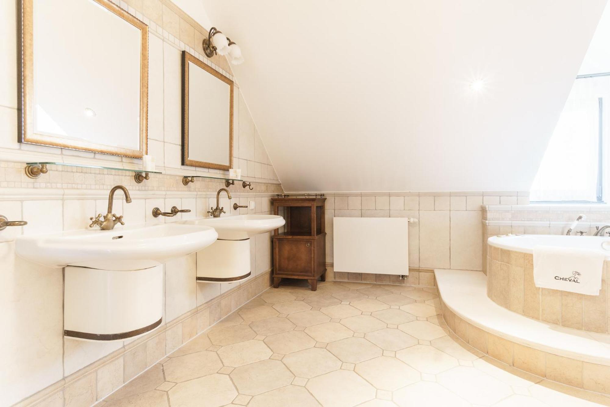 Apartamenty W Dworku Cheval Cracovia Exterior foto