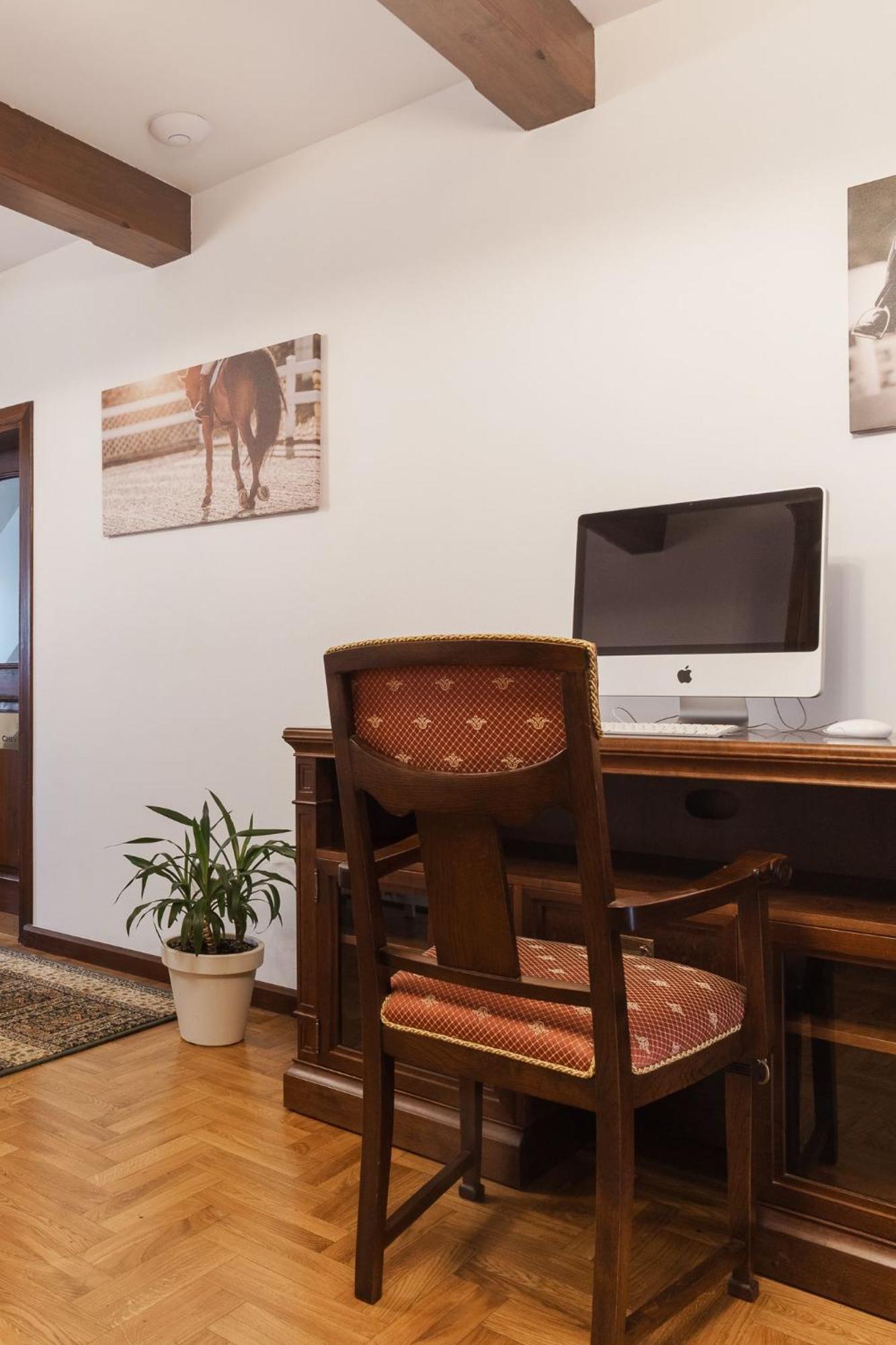 Apartamenty W Dworku Cheval Cracovia Exterior foto