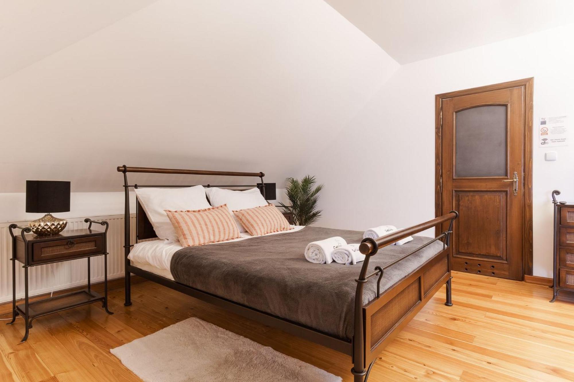 Apartamenty W Dworku Cheval Cracovia Exterior foto