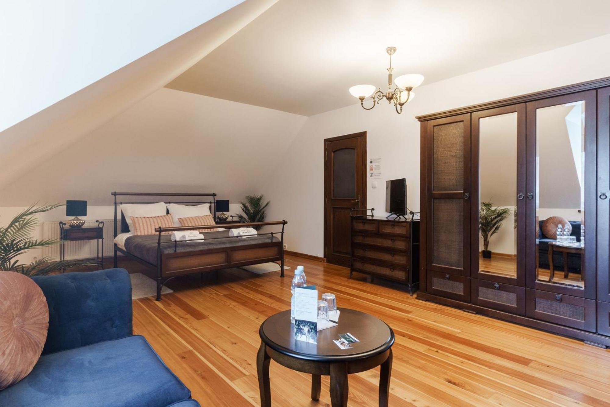 Apartamenty W Dworku Cheval Cracovia Exterior foto