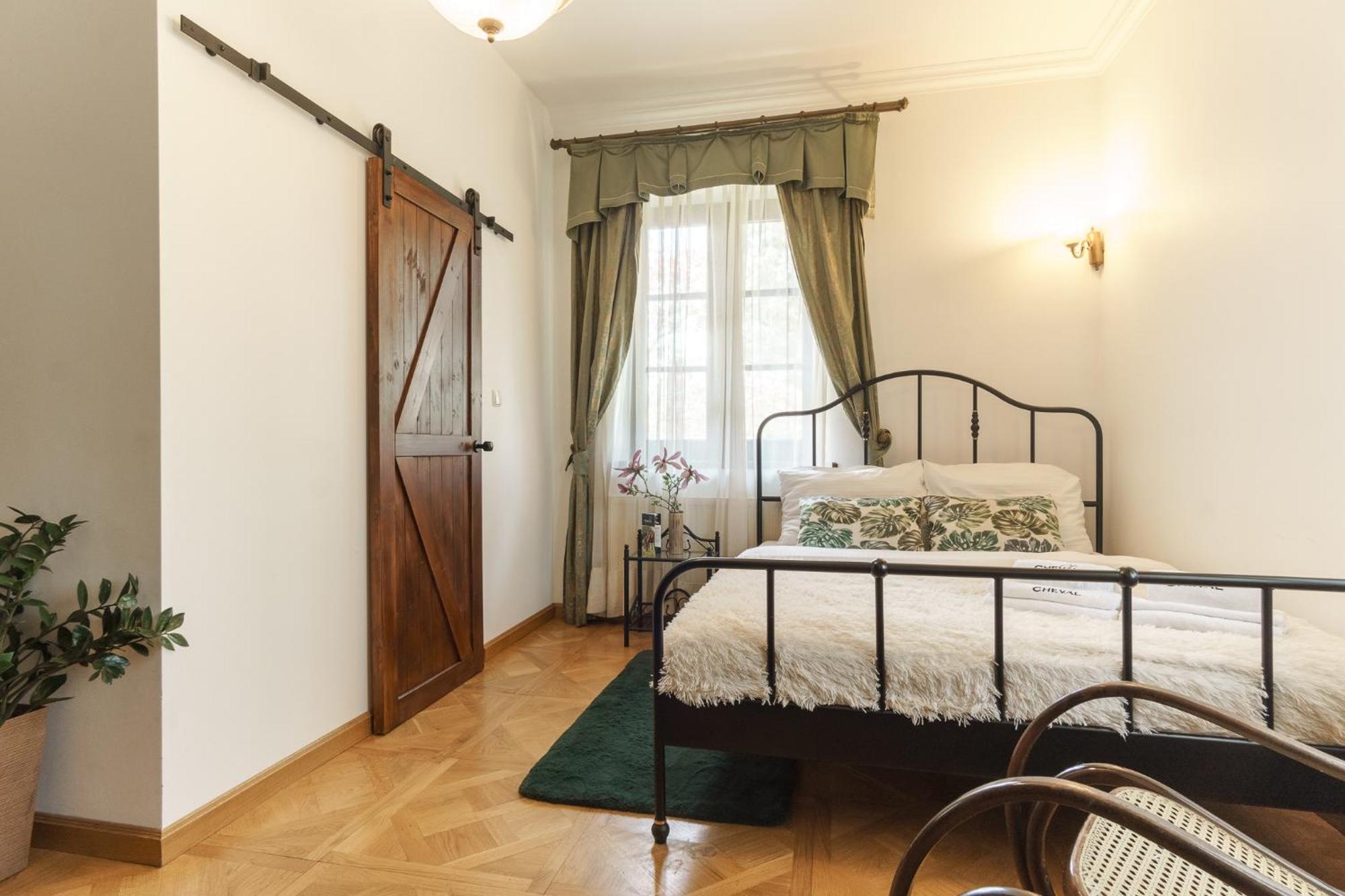 Apartamenty W Dworku Cheval Cracovia Exterior foto